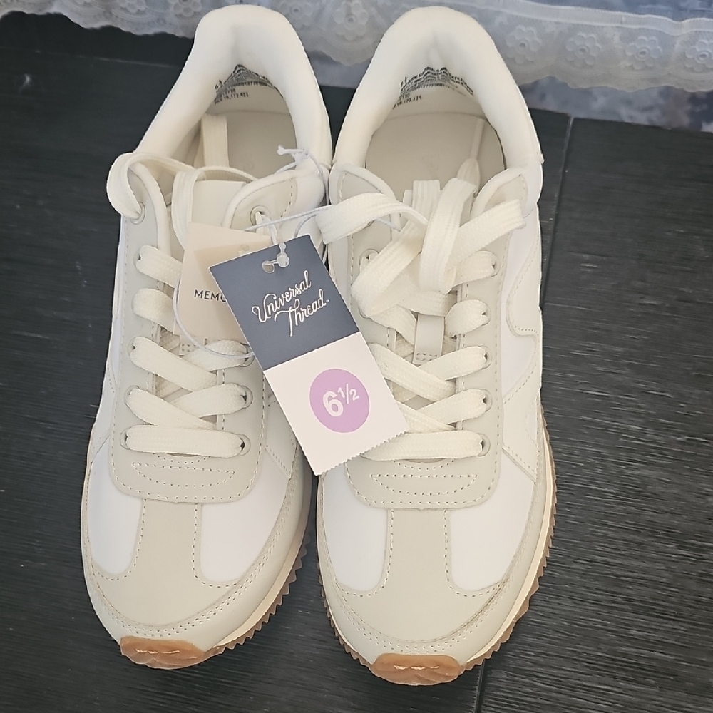 Universal Thread Women's Cream and Tan Sneakers